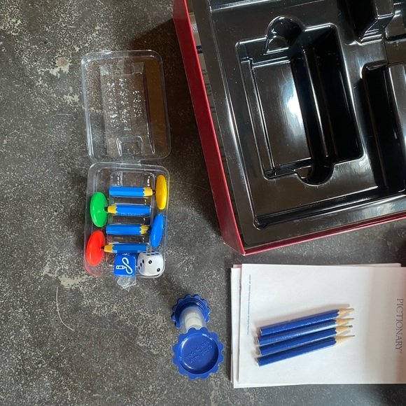 Pictionary 20th Anniversary Edition Game - Picture 3 of 6